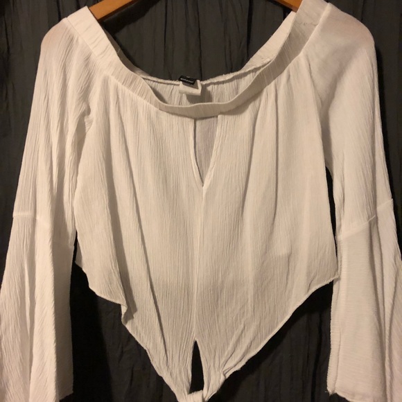 PERFECT WHITE OFF THE SHOULDER TOP 😩😍 - Picture 7 of 8